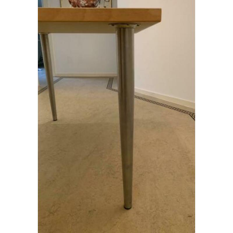 Berken fineer tafel (120x80) met chroomkleurige poten