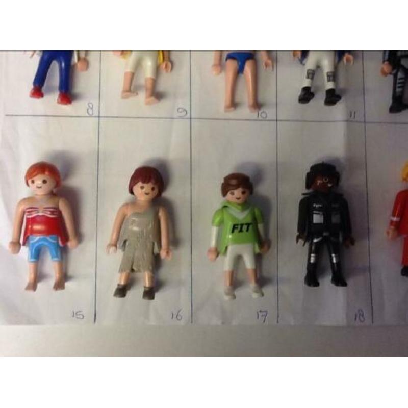 1A: diverse poppetjes van playmobil