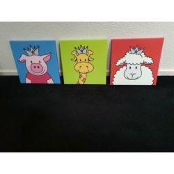 Drie vrolijke schilderijtjes, canvas 30x30, alle 3 voor € 10