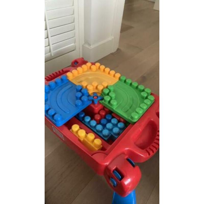 Mega bloks bouwtafel en blokken, in goede staat!