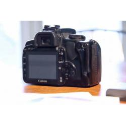 Canon 400D + 18-55 IS II, 3x Accu, oplader,8GB, doos + strap