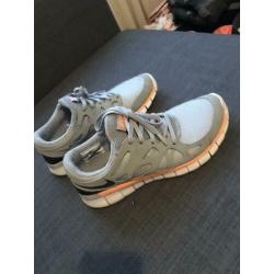 Nike sneakers schoenen maat 39 grijs