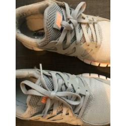 Nike sneakers schoenen maat 39 grijs