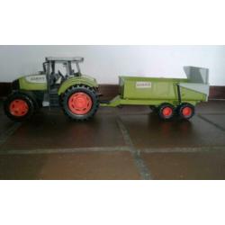 Claas tractor met kruiwagen