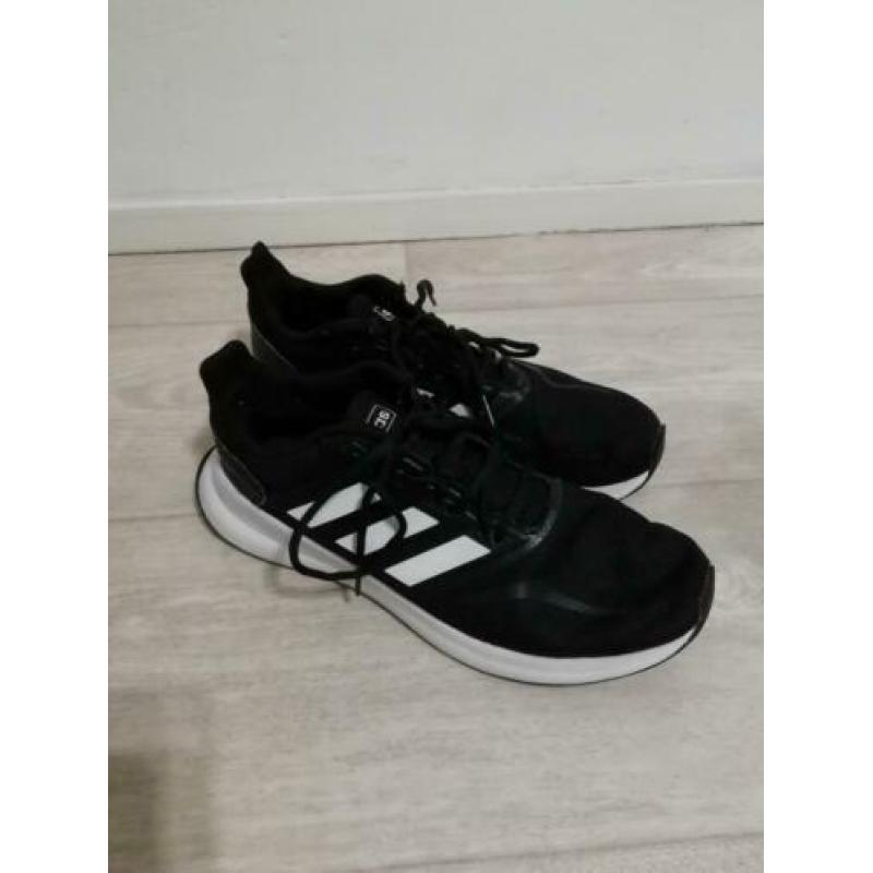 Zwarte Adidas schoenen mt 42 1/5