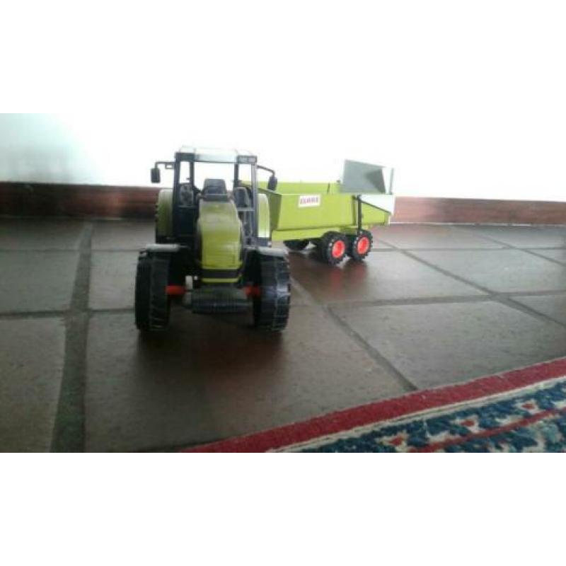 Claas tractor met kruiwagen