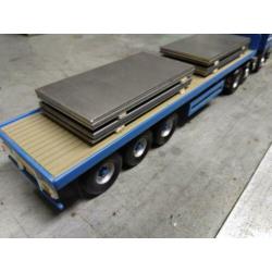 Lading stalen platen voor vlakke trailer WSI Tekno Corgi