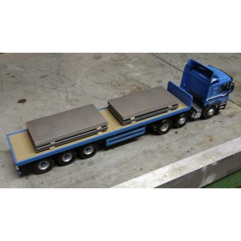 Lading stalen platen voor vlakke trailer WSI Tekno Corgi