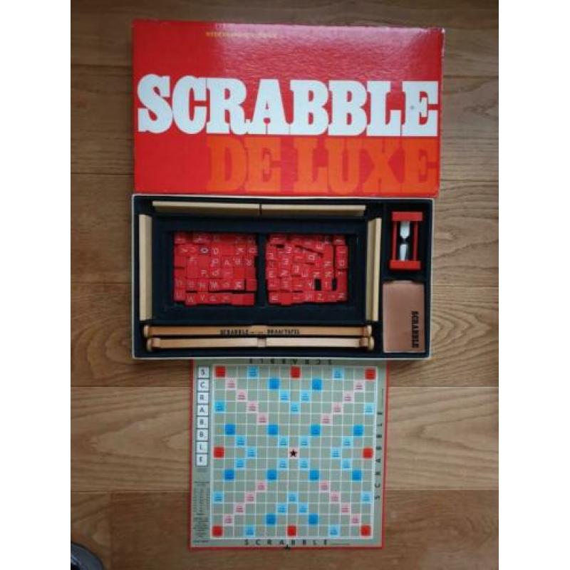 Scrabble de luxe met houten letters en draaitafel