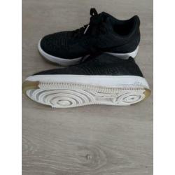 Nike sneakers, maat 37,5. Donker grijs.