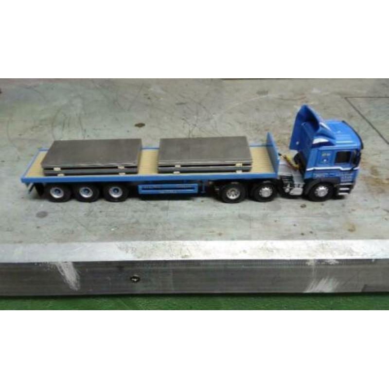 Lading stalen platen voor vlakke trailer WSI Tekno Corgi