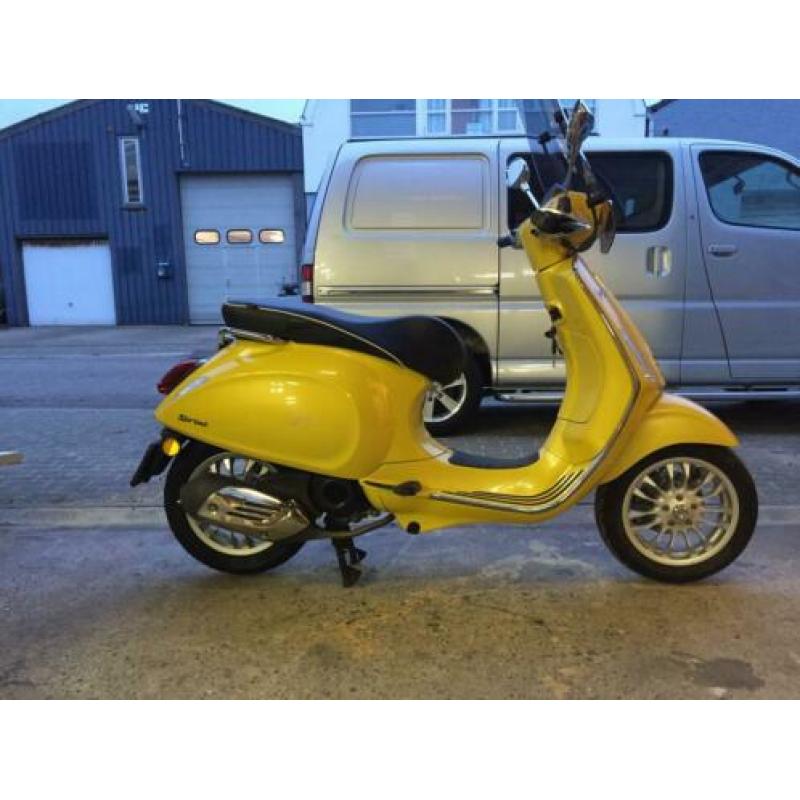 Vespa Sprint 50, 4 Takt, Bj 2016, Rijdt Perfect,10975 km....