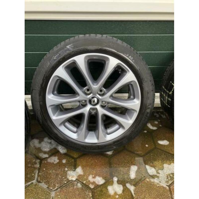 Originele renault megane velgen 205/50 R17 + zomerbanden