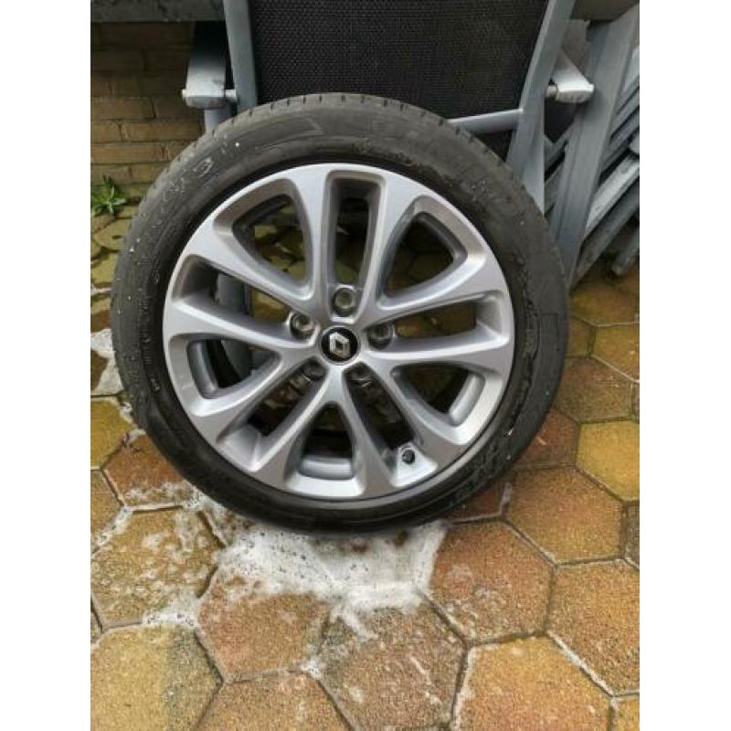 Originele renault megane velgen 205/50 R17 + zomerbanden