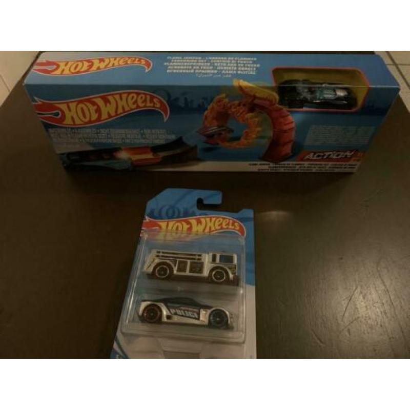 Nieuw in de verpakking HOTWHEELS lanceerbaan en auto’s!!