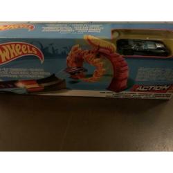 Nieuw in de verpakking HOTWHEELS lanceerbaan en auto’s!!