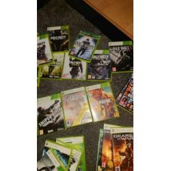 Xbox 360 met 35 games en twee joysticks