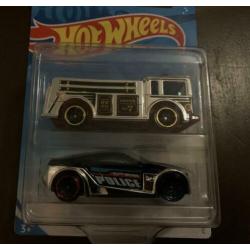 Nieuw in de verpakking HOTWHEELS lanceerbaan en auto’s!!