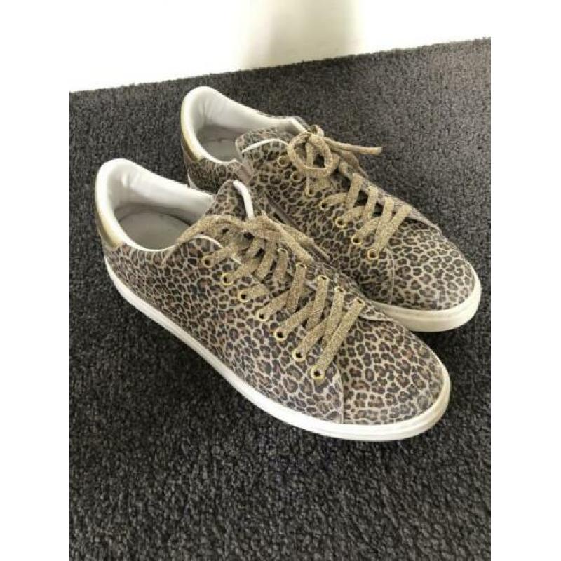 Sneakers panterprint maat 40