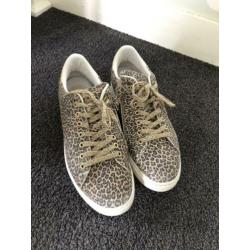 Sneakers panterprint maat 40