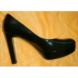 KENNEL & SCHMENGER d. groene lakleren pumps maat 38,5