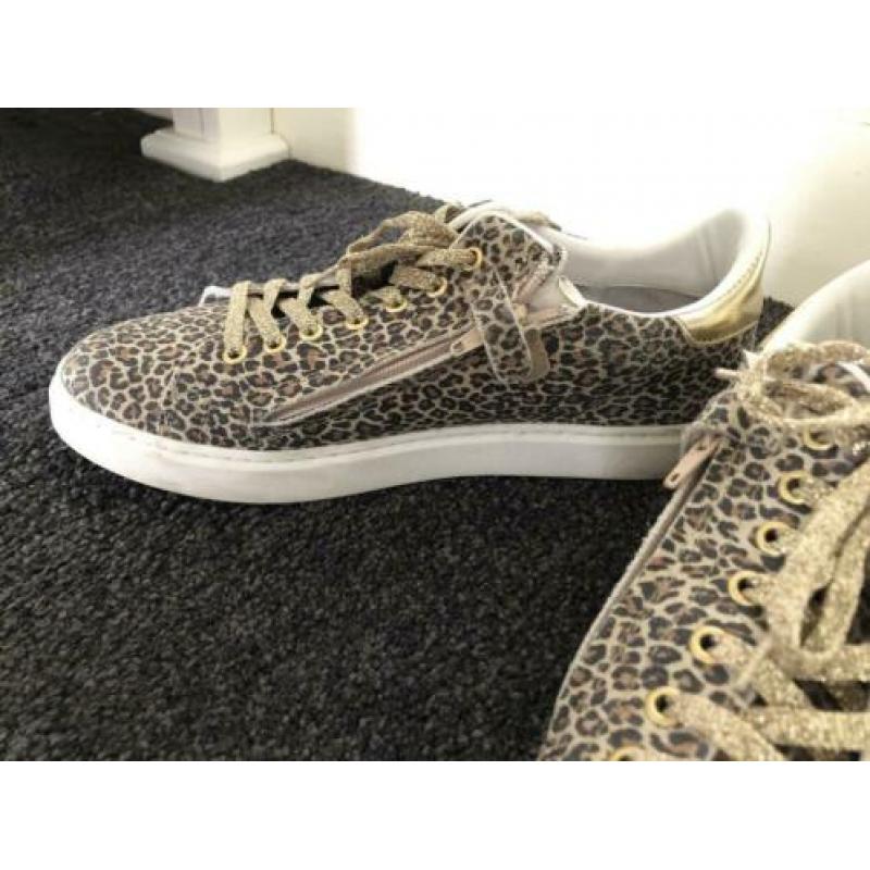 Sneakers panterprint maat 40