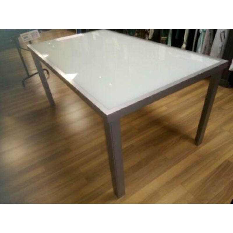 2x tafel modern melkwit glazen blad