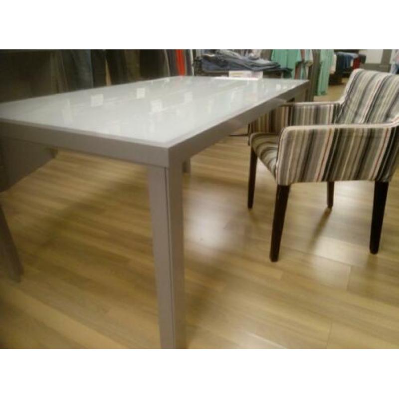 2x tafel modern melkwit glazen blad