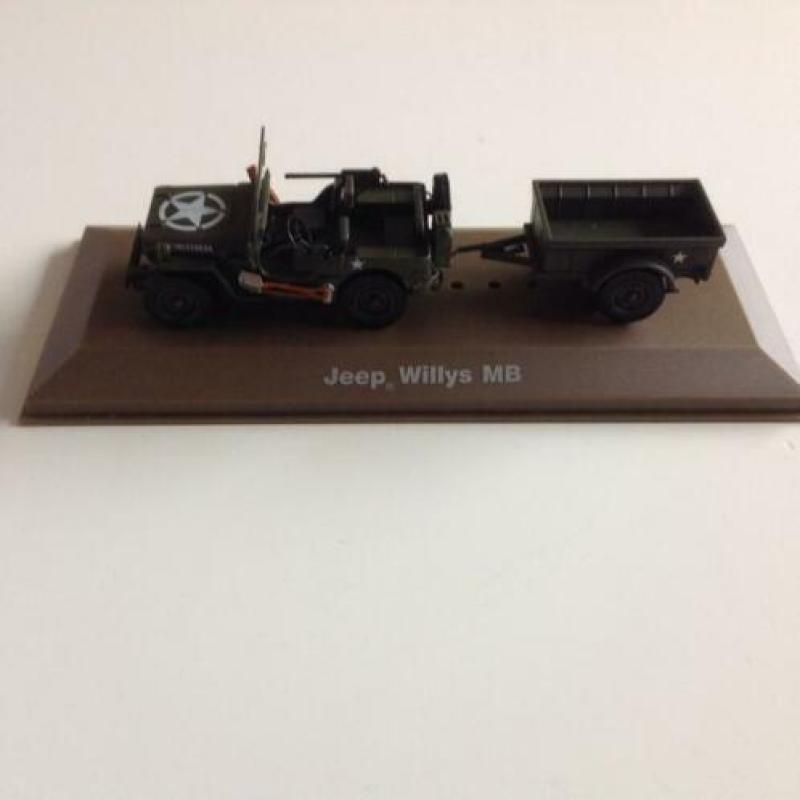 2 x legervoertuig GMC truck en Willys Jeep 1:43