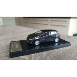 Toyota Auris schaal 1:43