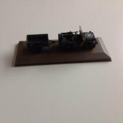 2 x legervoertuig GMC truck en Willys Jeep 1:43