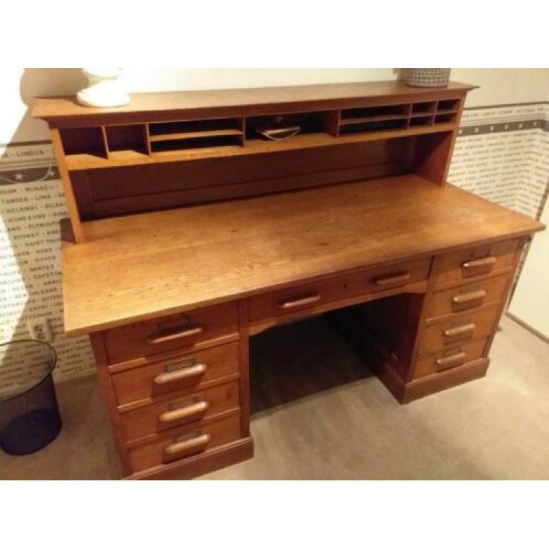 Antiek eiken bureau!