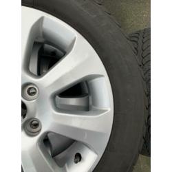 Bridgestone winterbanden incl lichtmetalen velgen 185/60r15