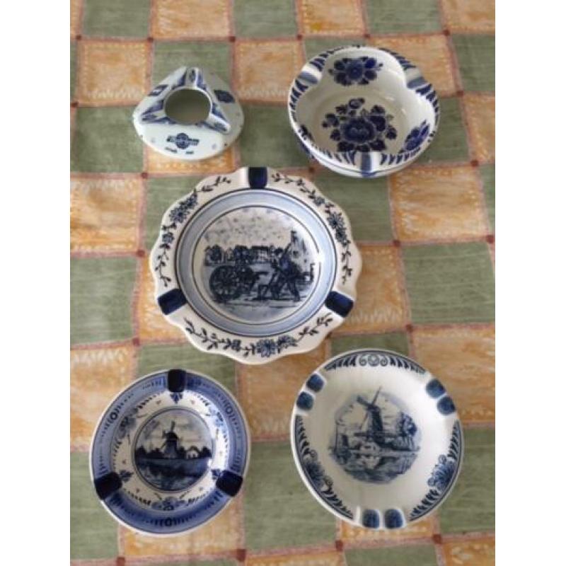 21 Diverse Delft Blue (wand)borden, Asbak enz. Delft Holland