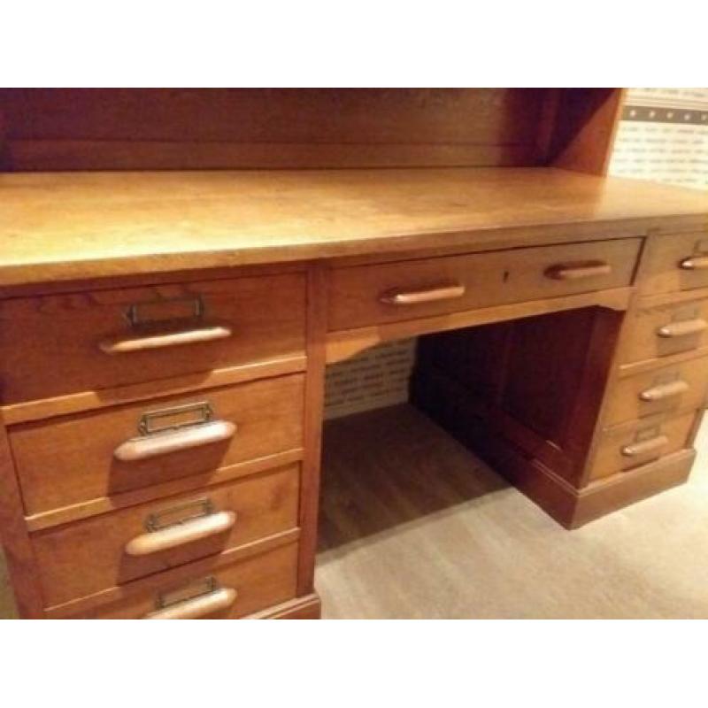 Antiek eiken bureau!