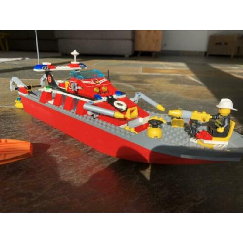 Lego City 7906 Brandweerboot - met motor!