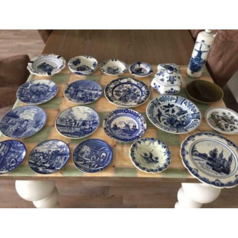 21 Diverse Delft Blue (wand)borden, Asbak enz. Delft Holland