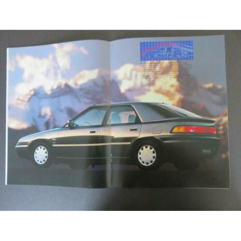 autofolder/brochure Mazda 323 1989 met oa. 3/4 deurs en de F