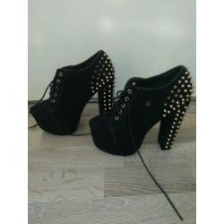 Hoge sexy hakken met studs