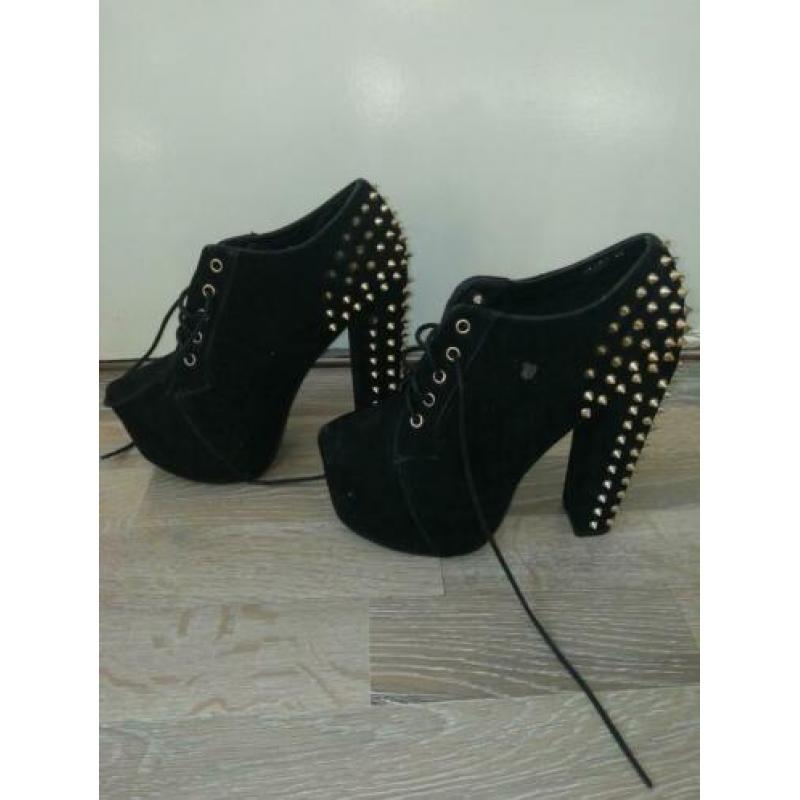 Hoge sexy hakken met studs