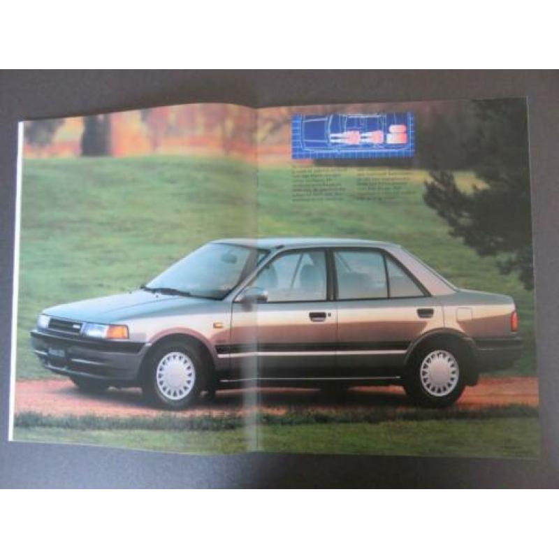 autofolder/brochure Mazda 323 1989 met oa. 3/4 deurs en de F