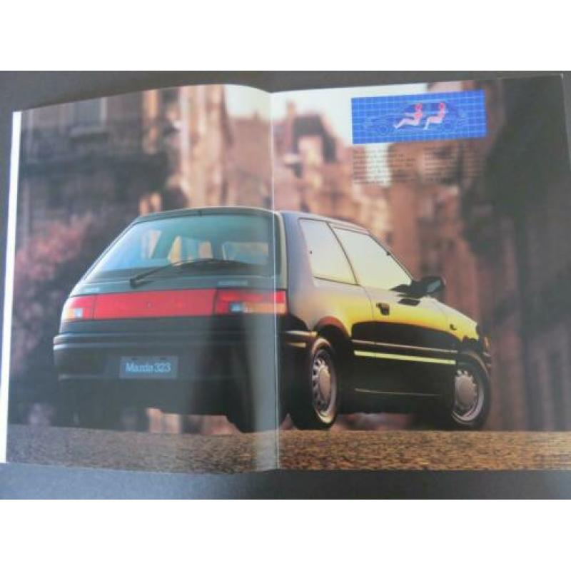 autofolder/brochure Mazda 323 1989 met oa. 3/4 deurs en de F