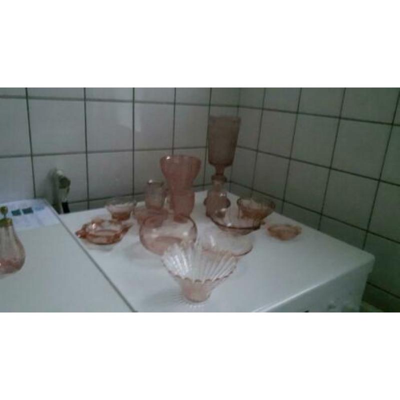 Oud rose glaswerk