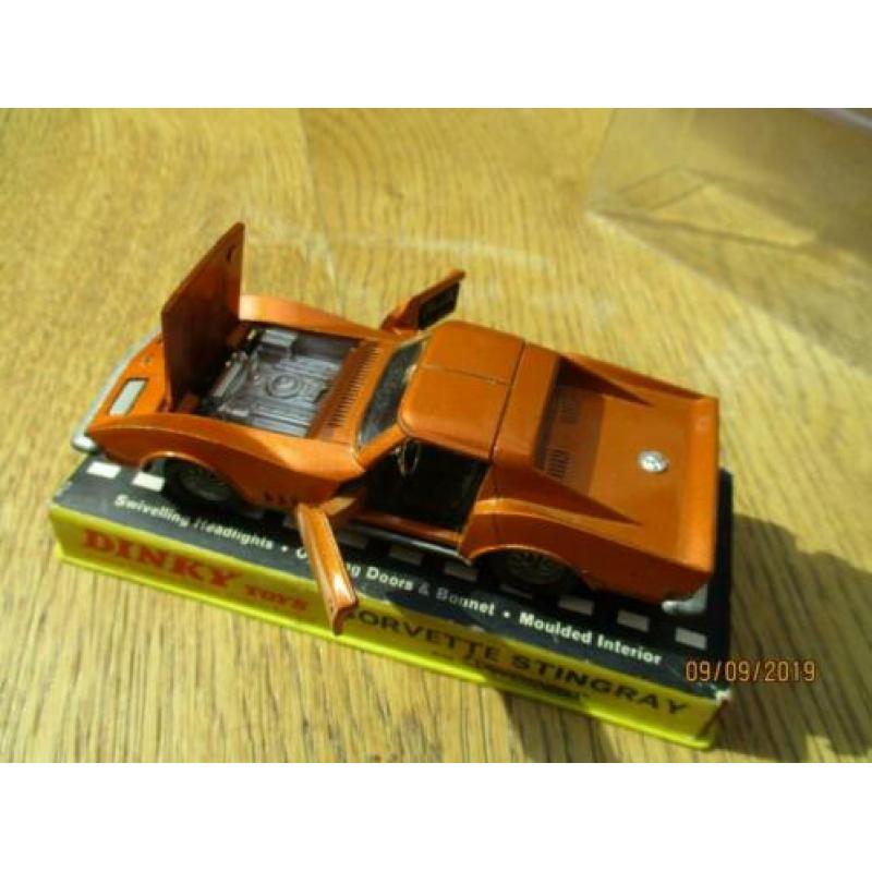 Dinky Toys - N°221 - Chevrolet Corvette Stingray [compleet]