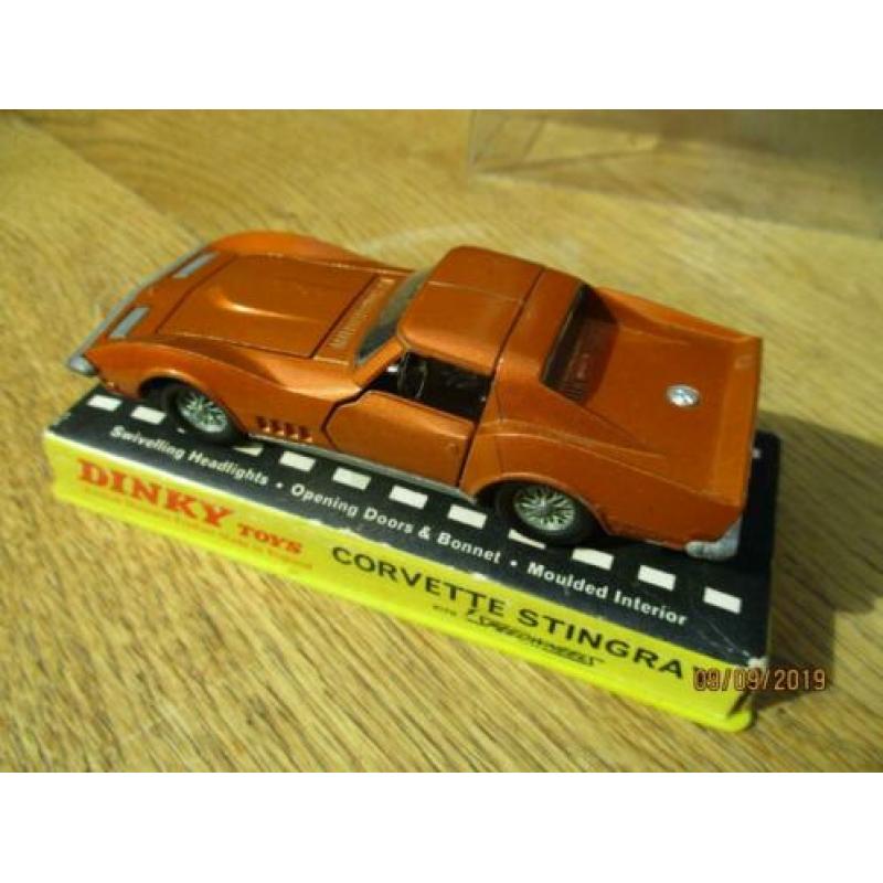 Dinky Toys - N°221 - Chevrolet Corvette Stingray [compleet]