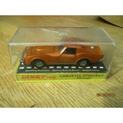 Dinky Toys - N°221 - Chevrolet Corvette Stingray [compleet]