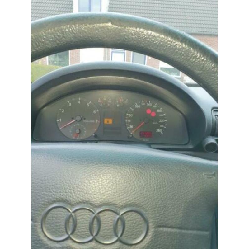 Audi B5 1997 Groen