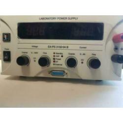 Labvoeding regelbaar 0 - 150 V/DC 0 - 4 A 640 W