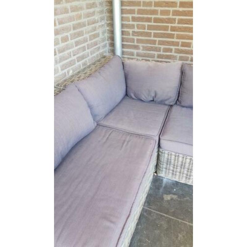 Gratis af te halen tuinkussens voor in lounge set.